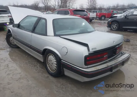 1993 Buick Regal Gran Sport z USA, uszkodzony, nr VIN 2G4WF14L0P1465309
